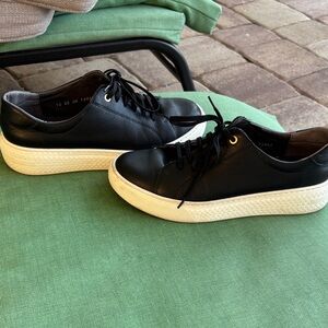 Black Leather casual Sneakers.